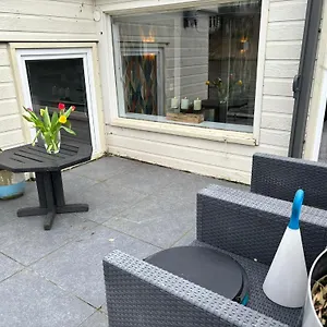 robs-houseboat.amsterdamhotelsnl.com/